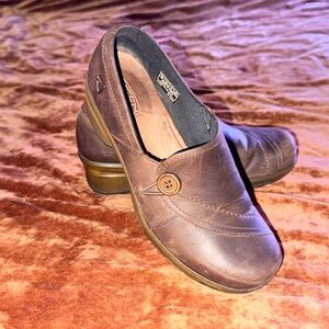Keen Women's Brown Leather Slip-On Dress Shoes - 7.5